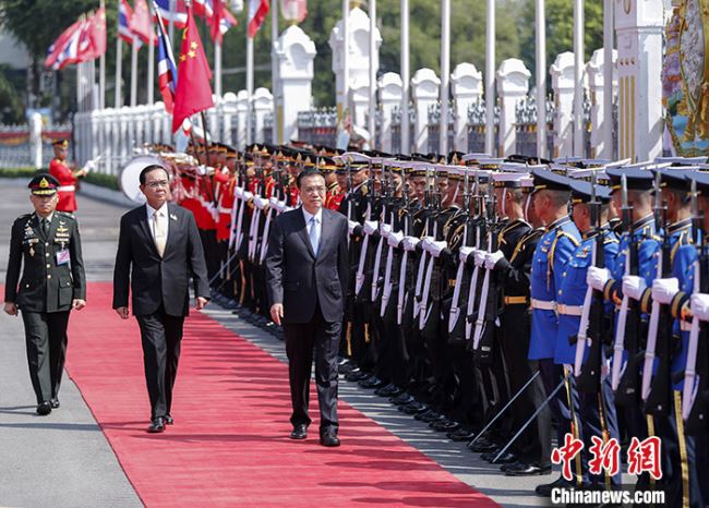 李克强同泰国总理巴育举行会谈